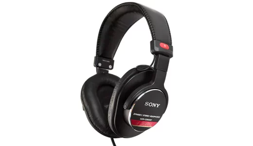 ヘッドホンやイヤホンからギターの音を聞いての練習は上手くならないのか？